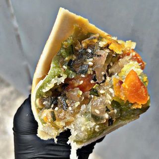 BÁNH PÍA DỪA TRÀ XANH HẠT SEN TINH HOA TRUYỀN THỐNG KẾT HỢP HIỆN ĐẠI 600G - WINNIE HOUSE