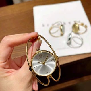 ĐỒNG HỒ NỮ THỜI TRANG CnK VÒNG TAY MÀU VÀNG