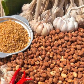 ĐẬU PHỘNG TỎI ỚT: MỒI NHẬU QUỐC DÂN, ĂN LÀ GHIỀN 500G - WINNIE HOUSE