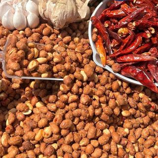ĐẬU PHỘNG TỎI ỚT: MỒI NHẬU QUỐC DÂN, ĂN LÀ GHIỀN 500G - WINNIE HOUSE