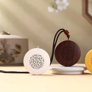 Máy Niệm Phật tròn có 53 bài có 3 bộ Kinh: Kinh Địa Tạng, Kinh Dược Sư, Kinh Vu Lan, có jack cắm tai nghe,