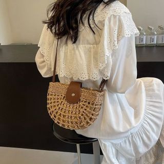 Túi cói bán nguyệt đeo chéo nắp da - Hoa văn lưới nhện