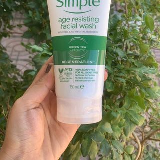 Sữa rửa mặt Simplelành tính sạch thoáng cho da nhạy cảm -150ml