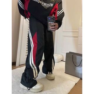 Quần Jogger phối Đen Đỏ Dáng Rộng có dây rút lai Thể Thao Cho Nam Nữ