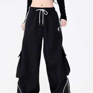 Quần Jogger Nam Nữ, Quần Ống Rộng Unisex Vải Dù Logo Thêu Có Dây Rút Lai,Chạy Chỉ decan 2 Bên Sườn