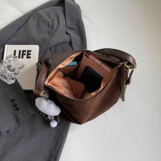 Túi Xách Nữ Hobo Dáng Rộng – Kèm Móc Khóa Đám Mây Dễ Thương