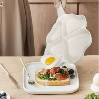 Chảo Chống Dính Hình Trái Tim 4 Ngăn