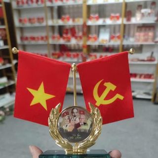 Cờ trang trí taplo xe ô tô, trang trí nhà, bàn làm việc - tặng kèm tinh dầu thơm ( ba vị lãnh tụ)