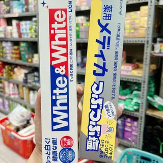Kem Đánh Răng White and White Nhật Bản 170g