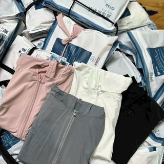 🆘 ÁO CHỐNG NẮNG HÀN SẬP CÁC CHỊ ƠIIII (dáng croptop trẻ trung) ‼️ 

👉 Bác nào thích mặc áo chống nắng chất umi mềm thì triển khai e này nha

✅ Áo chống UV, thấm mồ hôi. 

✅ Thiết kế crotop trẻ trung làm áo nắng hay áo tập đều rất đẹp, năng động