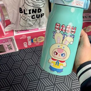 Ly mù siêu hot
BÌNH GIỮ NHIỆT CÓ QUAI XÁCH Babythree  1000ML