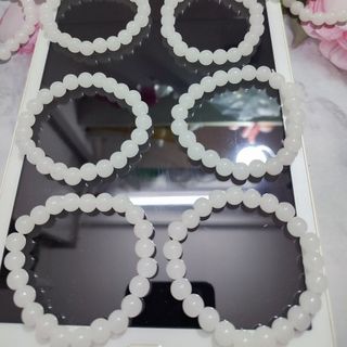 Chuỗi đeo tay 8 ly màu trắng đẹp nè