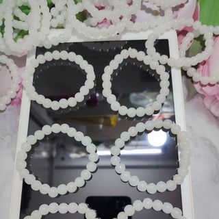 Chuỗi đeo tay 8 ly màu trắng đẹp nè