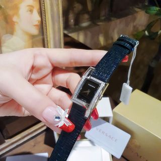 ĐỒNG HỒ NỮ CAO CẤP VERSA DÂY DA VÂN MẶT CHỮ NHẬT NIỀNG ĐÁ