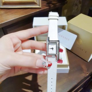 ĐỒNG HỒ NỮ CAO CẤP VERSA DÂY DA VÂN MẶT CHỮ NHẬT NIỀNG ĐÁ