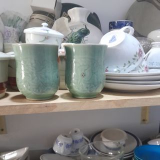 2 cái cốc gốm sứ nhật