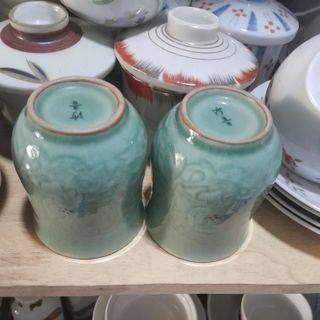2 cái cốc gốm sứ nhật