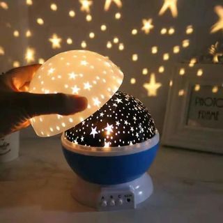 Đèn Ngủ Chiếu Sao 3D Quay 360 độ Chiếu Sáng Bầu Trời Sao Đổi Màu Tặng Kèm Dây Sạc Usb
