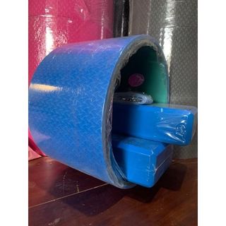 Com bo 04 món đồ tập yoga gồm 01 bản vòng 33x22cm; 02 gạch tập yoga nặng 220gr; 01 dây cotton m8 cho người mới bắt đầu tập yoga. Vòng tập yoga chịu lực lên đến 300kg- siêu bền, siêu chắc chắn, gạch tập yoga NDA Cứng chống xẹp bên, bóng