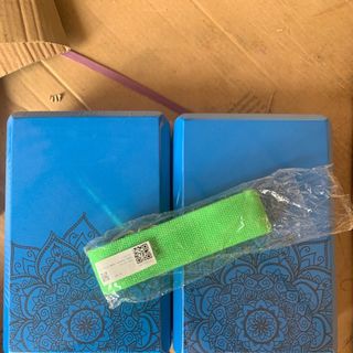 Combo đồ tập yoga gồm 02 gạch DNA nặng 220gr, cứng, chịu lực tốt, có khả năng đàn hồi chống móp, bóng, bền, đẹp, chất lượng; 01 dây cotton tập yoga dài m8
