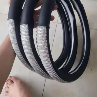 Bọc vô lăng thiết kế tinh tế phù hợp với nội thất xe, bọc da tay lái bảo vệ vô lăng nhiều màu sắc...