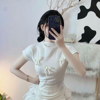 Áo cổ lọ tay ngắn đính nơ