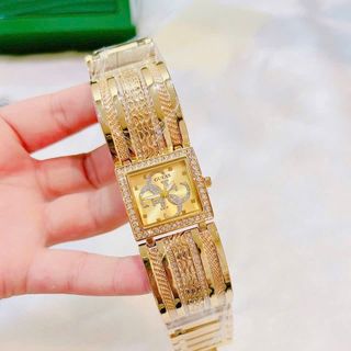 Đồng hồ guessscs lắc