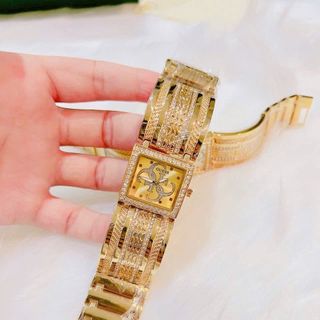 Đồng hồ guessscs lắc