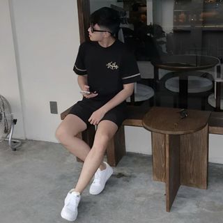 Áo Thun Lờ Vê Thêu Chữ Vàng Xích Tay - Áo Thun Nam Nữ Unisex, Chất Vải Cotton Dày Mịn