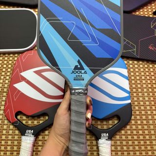 [TẶNG CUỐN CÁN] Vợt Pickleball Joola Ben Johns Blue 16mm Full Carbon Mặt Nhám Siêu Nhẹ Cho Thi Đấu, Luyện Tập, Mới Chơi Công Thủ