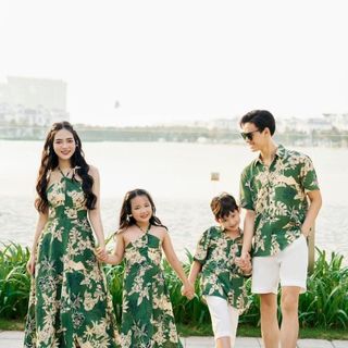 Đồ gia đình đi biển, set áo váy mẹ và bé cổ yếm dáng dài kèm áo nam