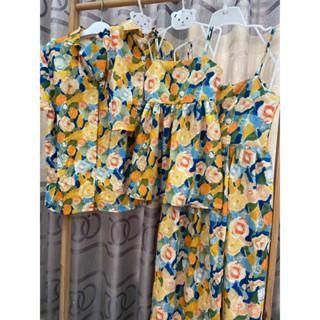 [Set đồ gia đình] set đồ đi biền cho gia đình,  set váy mẹ bé 2 dây họa tiết in hoa