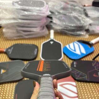 [TẶNG CUỐN CÁN] Vợt Pickleball Joola Black-O 16mm Sợi Carbon Tay Cầm Chống Trơn Trượt Mặt Nhám Siêu Nhẹ Cho Thi Đấu, Luyện Tập, Mới Chơi