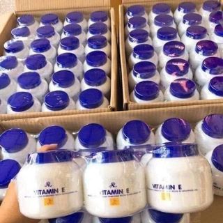 Kem Dưỡng Ẩm Vitamin E Thái Lan nắp xanh Siêu Dưỡng ẩm hủ 200g