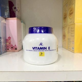 Kem Dưỡng Ẩm Vitamin E Thái Lan nắp xanh Siêu Dưỡng ẩm hủ 200g