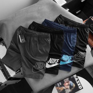 Short Nik thun poly dày dặn mịn mát trơn láng, co giãn 4c, 3 túi khoá kéo. Phụ liệu chính hãng Size : m l xl 2xl 3xl /12221/8c 4 màu / ri 32c