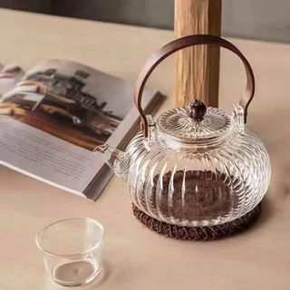 Ấm thủy tinh pha trà quai gỗ họa tiết sọc dọc kèm lọc inox 800 ml ( THÙNG 36B )