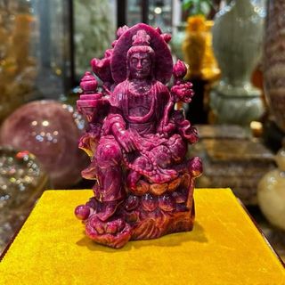 Tượng phật bà quan âm đá ruby tự nhiên