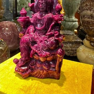 Tượng phật bà quan âm đá ruby tự nhiên