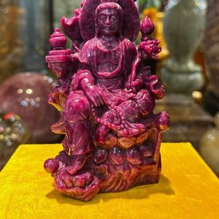 Tượng phật bà quan âm đá ruby tự nhiên