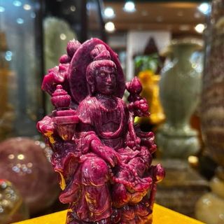 Tượng phật bà quan âm đá ruby tự nhiên