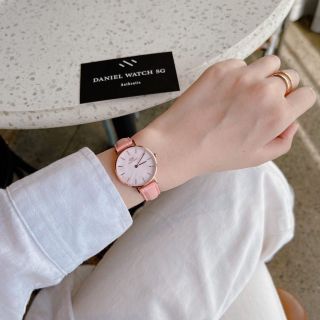ĐỒNG HỒ NỮ CAO CẤP DANIEL W PETITE DÂY DA HỒNG ROUGE FULLBOX TEM