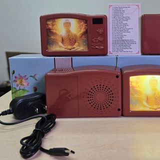 Máy Niệm Phật để bàn có khe thẻ và gồm thẻ nhớ có 70 bài có kinh Địa Tạng, có bài khai Thị Cửu Huyền Thất Tổ và nhièu bài Niệm Phật hay