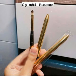 Cọ môi có nắp xi ánh vàng siêu đẹp và sang
