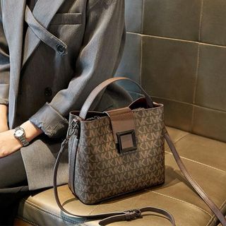 Túi xách công sở khoá nắp vuông