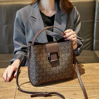 Túi xách công sở khoá nắp vuông