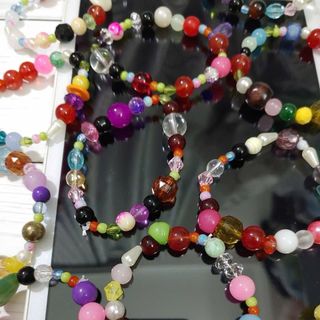 Sale Lô 60 chuỗi đeo tay mix ngẫu nhiên đủ mẫu Giá sỉ 360k/60 chuỗi bốc lộn xộn rất nhiều mẫu giá là 6k một chuỗi.. 60 chuỗi sẽ mix gồm khoảng 20 đến 30 #vongtayphongthuy #hangcosan #shopchuoideotay .