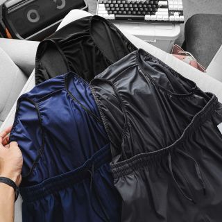 Short Nik xi giãn runing 2 lớp Lớp lưới bên trong mềm thoáng mát, co giãn 4c, 2 túi khoá kéo. Phụ liệu hãng Size : m l xl 2xl /2222/8c 3 màu / ri 24c