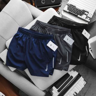 Short Nik xi giãn runing 2 lớp Lớp lưới bên trong mềm thoáng mát, co giãn 4c, 2 túi khoá kéo. Phụ liệu hãng Size : m l xl 2xl /2222/8c 3 màu / ri 24c