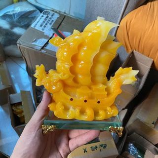 Thuận buồm xuôi gió mang lại may mắn tài lộc giàu có để bàn làm việc